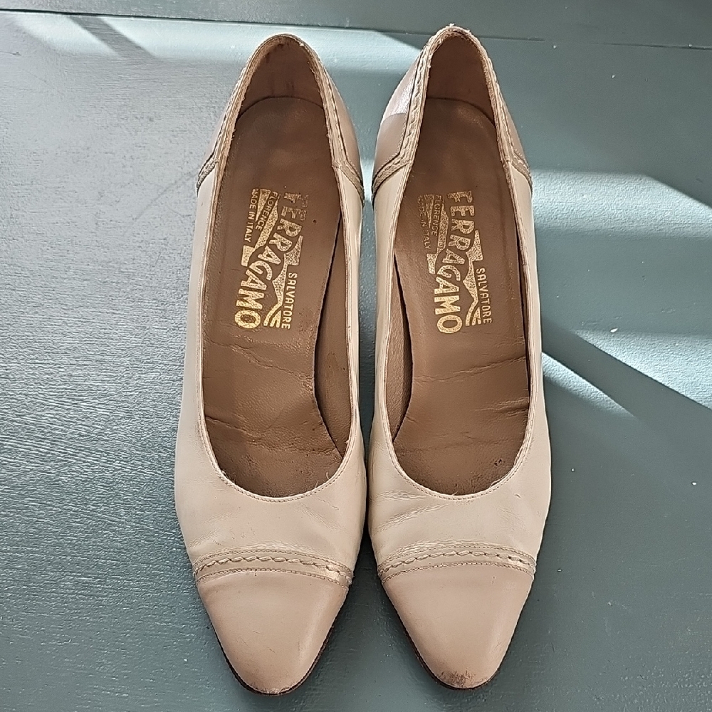 Salvatore‎ Ferragamo Women's Cream/tope Kitten Heal Leather Shoes. Size 6.5